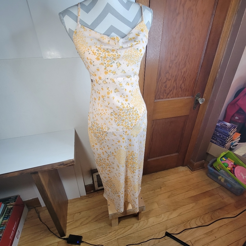 Womans Le Lis Collection Peach Slip Dress Cut out Waist Side slit Size Small